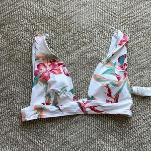 NWOT M Roxy bikini top with removable padding